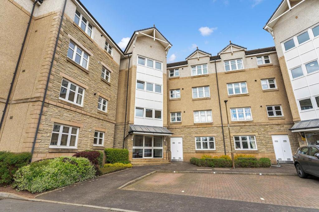 Modern 1Br Flat - Free Parking + Lift — Photos 1