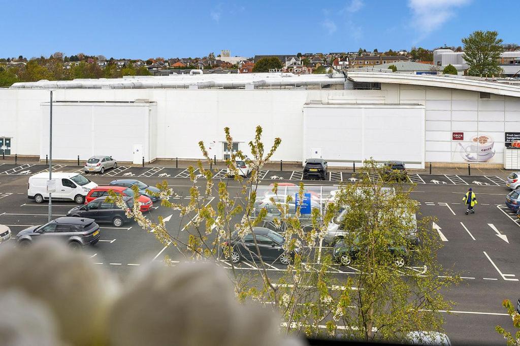Modern 1Br Flat - Free Parking + Lift — Photos 3
